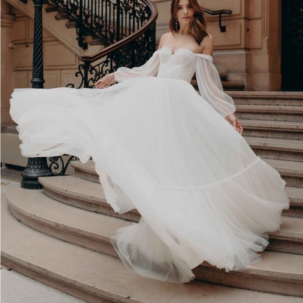 Custom Alena Leena Armeria wedding gown and pearl detail veil